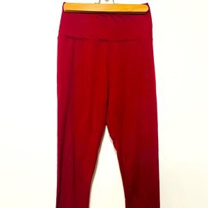 Comfortable red leggings for daily use